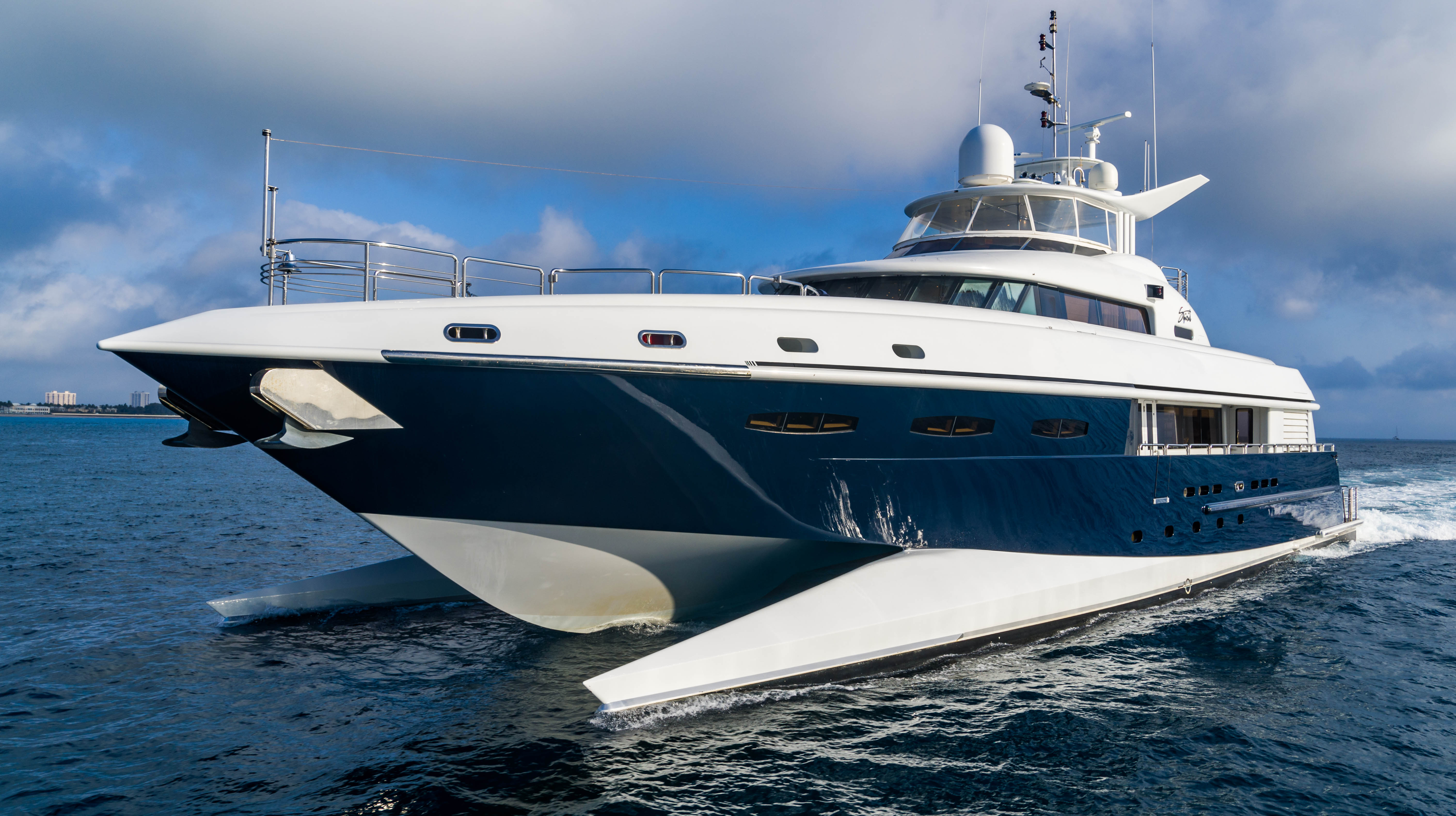 motor yacht spirit catamaran